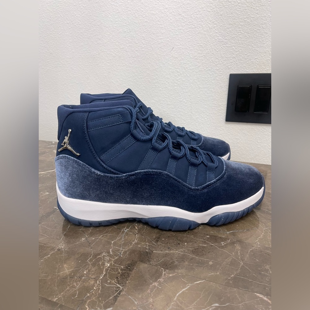 New! Women’s Air Jordan 11 Retro, Size 9.5 Midnight Navy Velvet, Metallic Silver